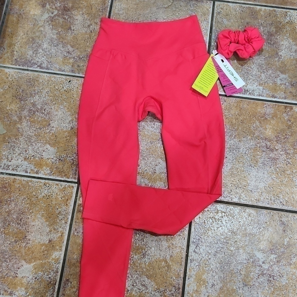 Shefit pocket leggings size medium bright fun fitness with scrunchis and laundry